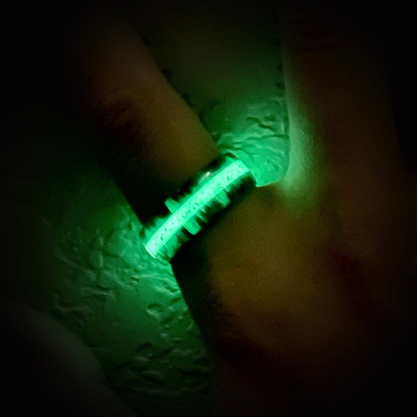 8mm Emerald Green DiamondCast Ring with Glowing Quartz Accent