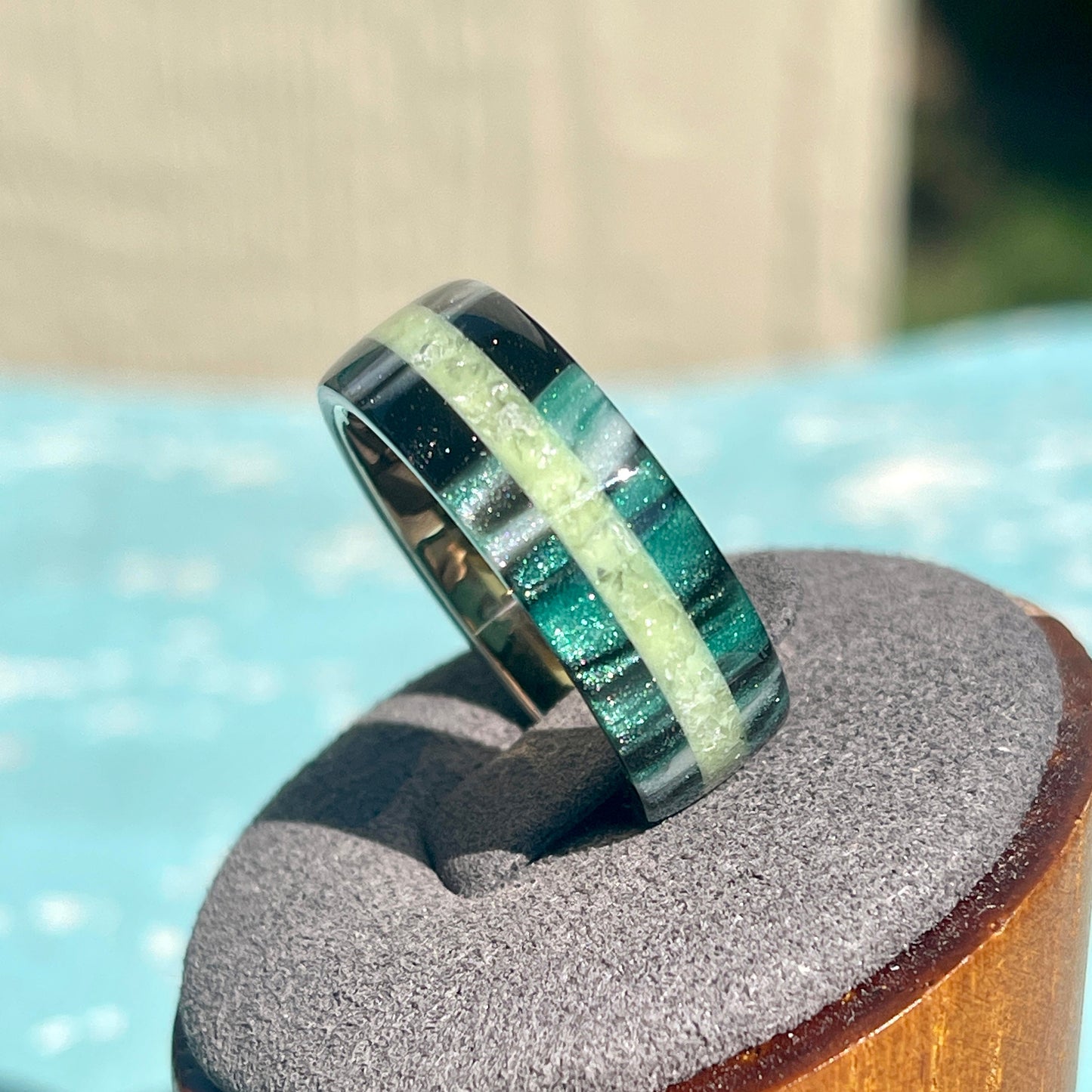 8mm Emerald Green DiamondCast Ring with Glowing Quartz Accent